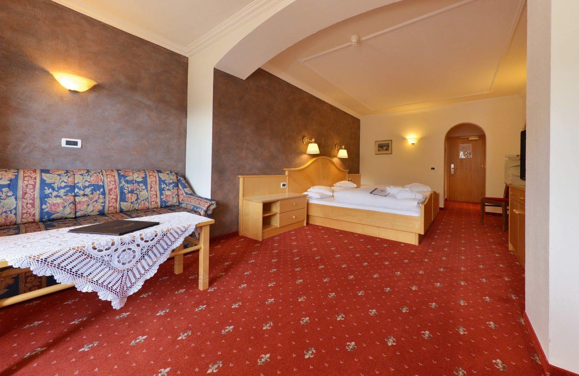 Hotel Diamant Сан-Кассиано Экстерьер фото