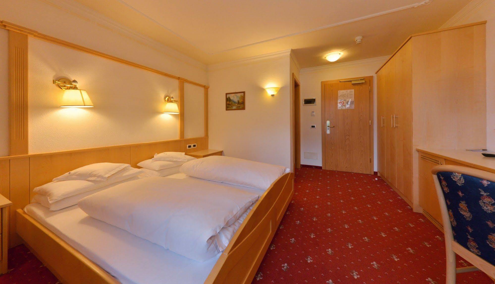 Hotel Diamant Сан-Кассиано Экстерьер фото